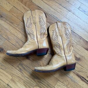 Tan Lucchese cowboy boots, women’s 8